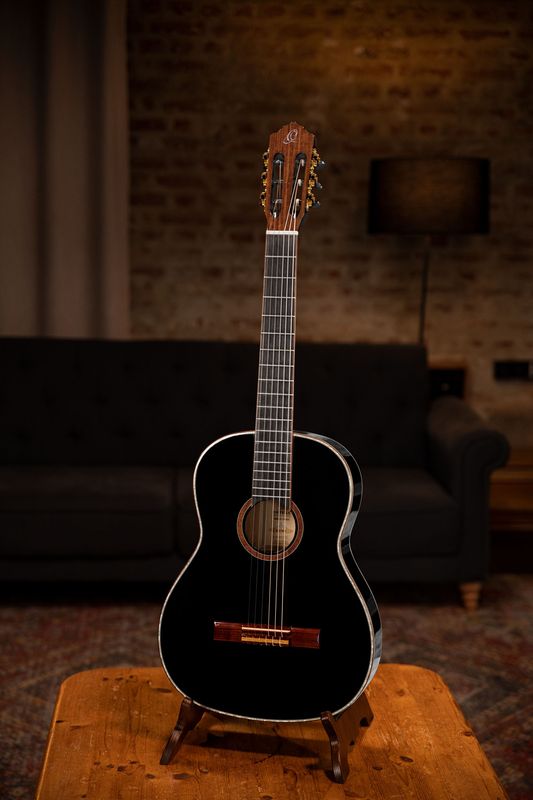 Ortega R221BK-L Klassisk gitar 4/4 Size, Gloss Black, Left