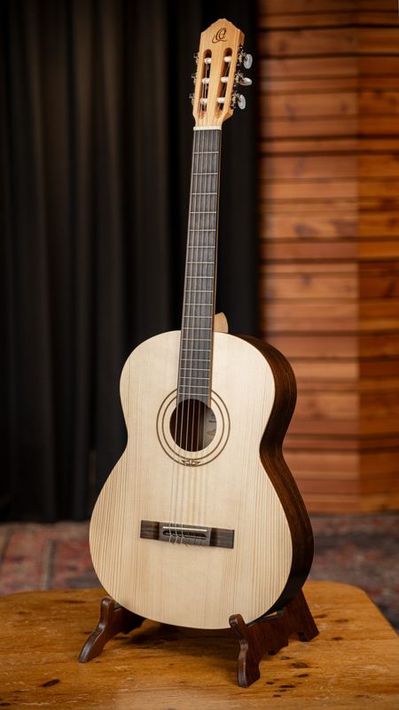 Ortega R16S Klassisk gitar 4/4 Size, Slim neck, Traditional
