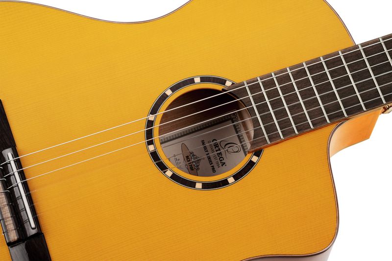 Ortega RCE170F Klassisk gitar m.mik, 4/4 Size, Flamenco model