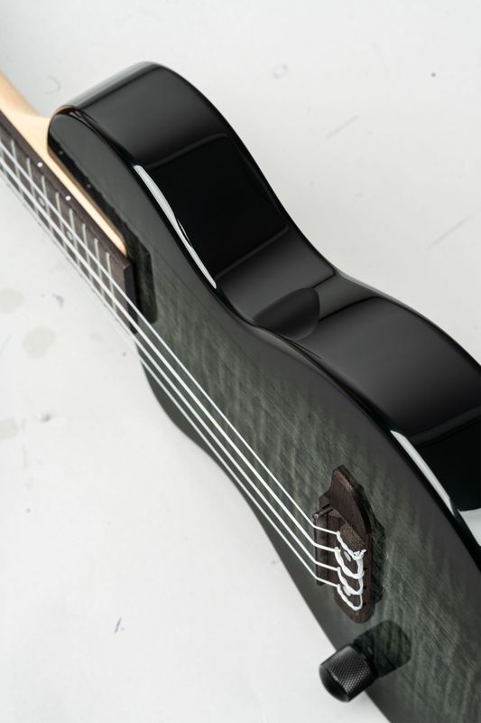 Ortega NEO-U-TGB-L Tenor ukulele med mik, Solid body, Left