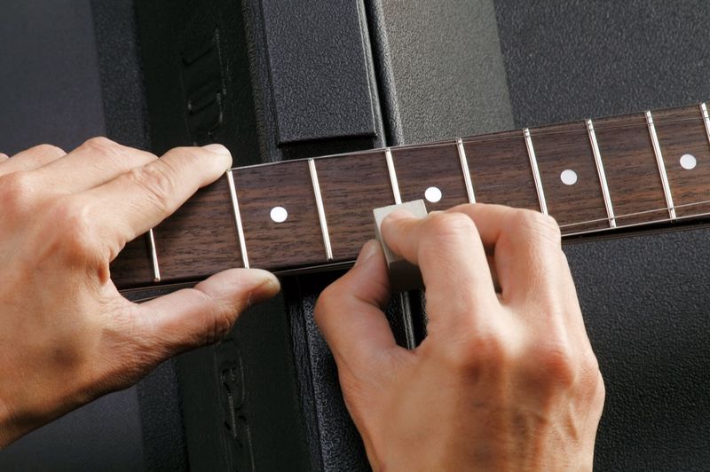 Ibanez IFC1000 Fret Shine & Brush