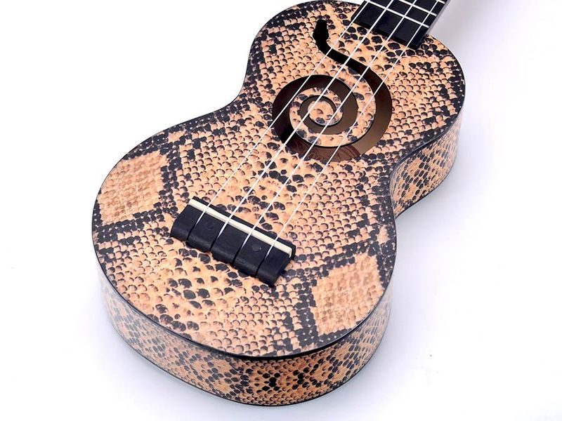 Mahalo Art Series, soprano ukulele PYTHON, with bag