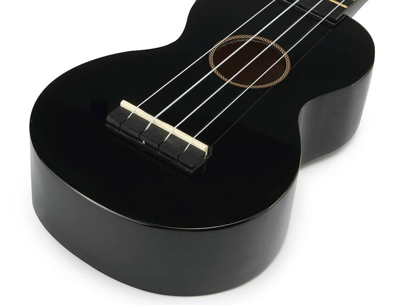 Mahalo Rainbow Series, soprano ukulele pack, black, with essentials accessory pack