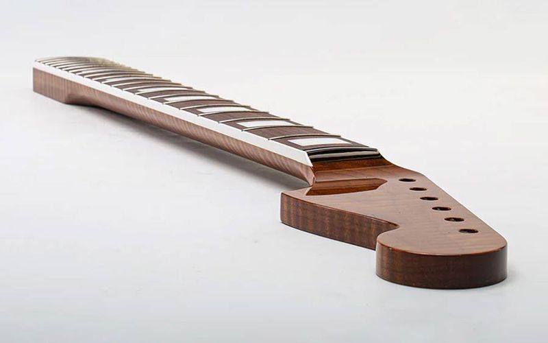 Allparts Select ltd Vintage Deluxe neck for Jazzmaster, AAA+ roasted flamed maple, bound w. block inlays, nitro finish